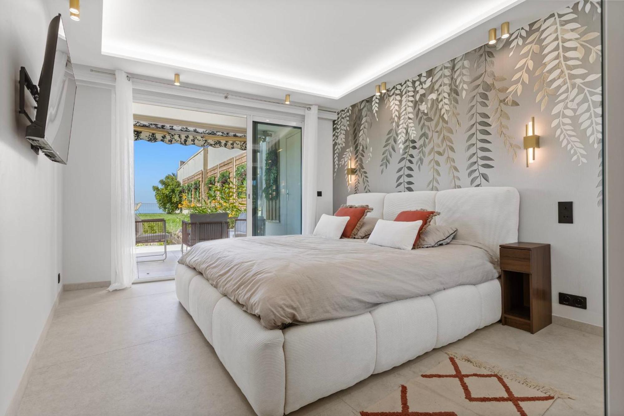 Ref 2004 - - Sea View For Rent